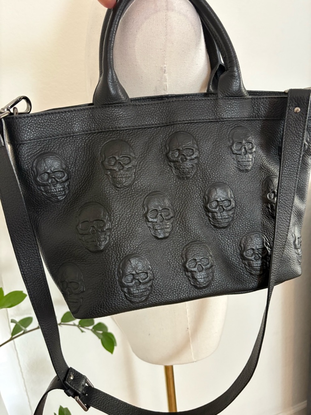Black Skull-Embossed Leather Tote Bag - Women - Picture 3 of 10